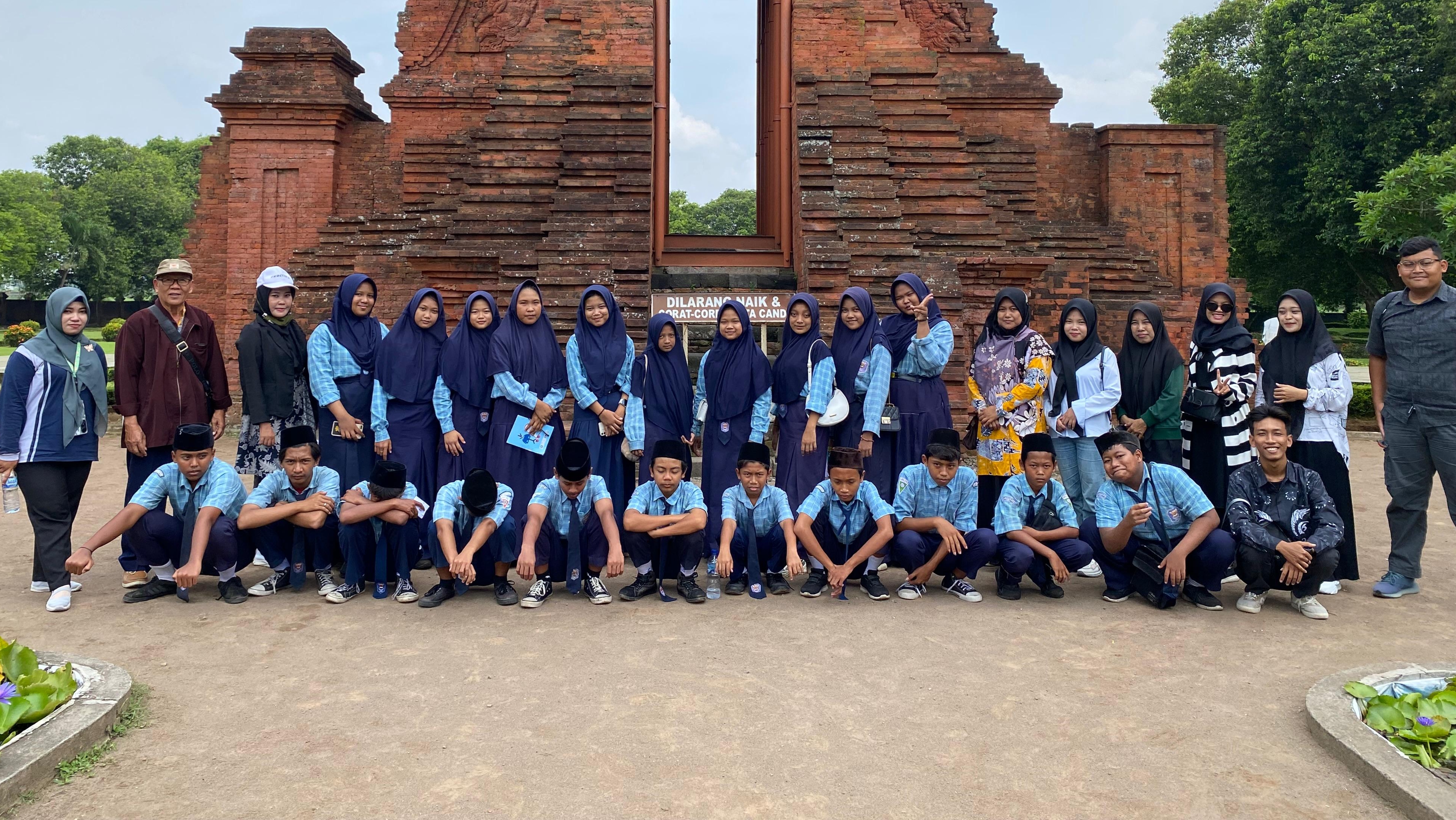 Kunjungan Edukatif Peninggalan Kerajaan Majapahit 